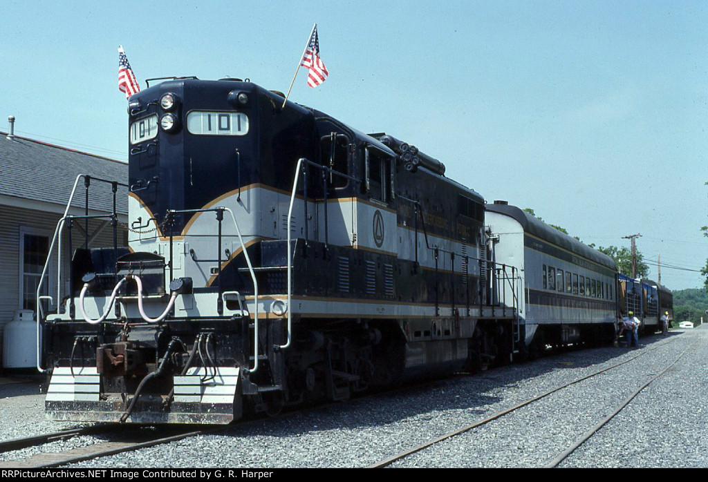 Train ready to head to New Canton on the James River